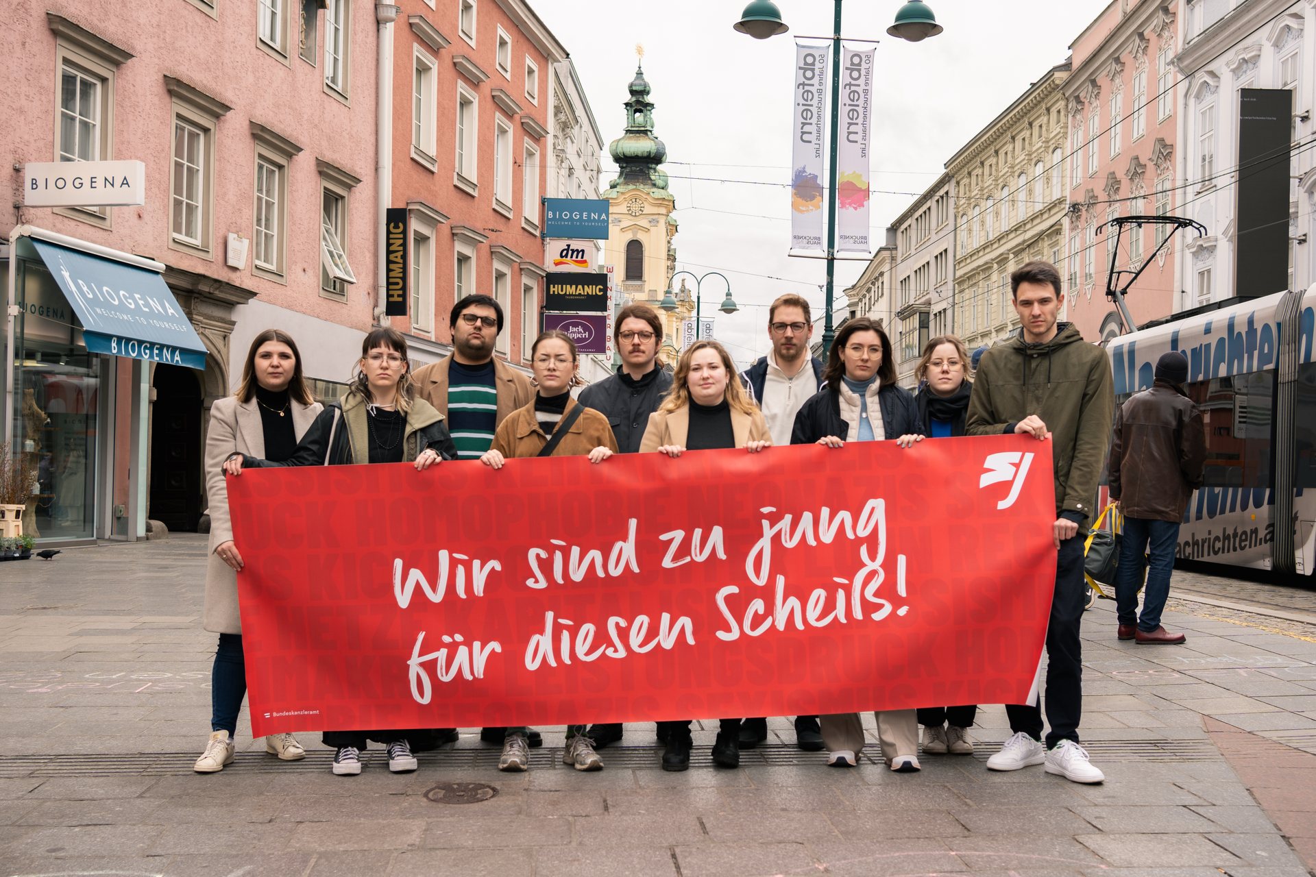 Ein Bild aus der Kampagne "Wir sind zu jung für diesen Scheiß"