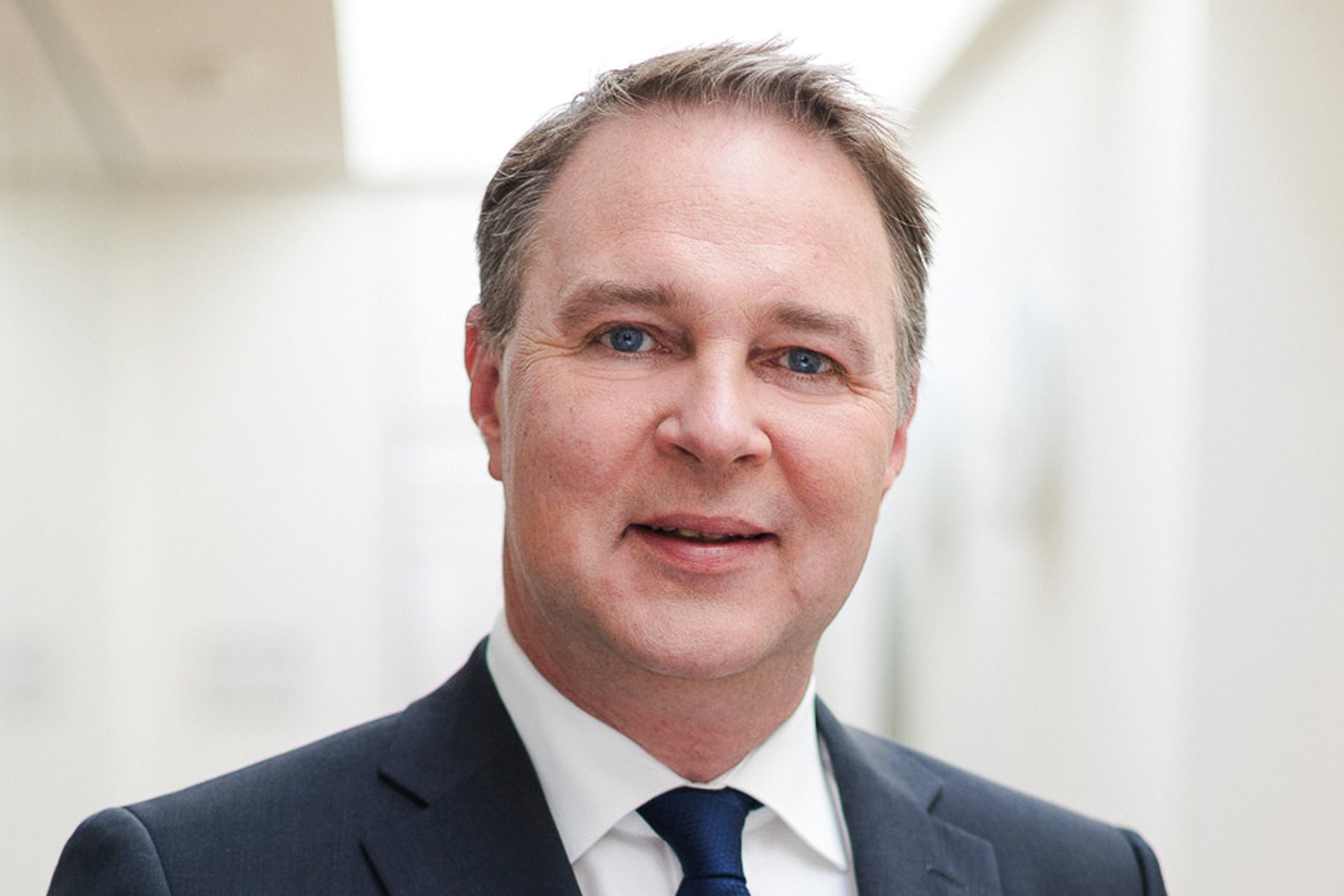 Portraitbild von Vizekanzler Andreas Babler