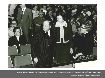Bruno Kreisky und Johanna Dohnal bei der Jahreskonferenz der Wiener SPÖ Frauen, 1977
 Quelle: Archiv SPÖ Frauen Wien