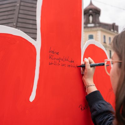 Ein Bild der Kampagne "Wir sind zu jung für diesen Scheiß!"