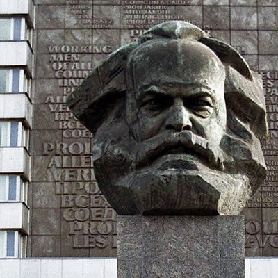 Eine Büste von Karl Marx.