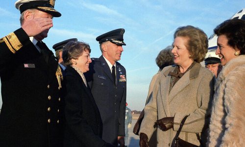 Auf diesem Bild sieht man u.a. die ehemalige Premierministerin Großbritanniens Margaret Thatcher.