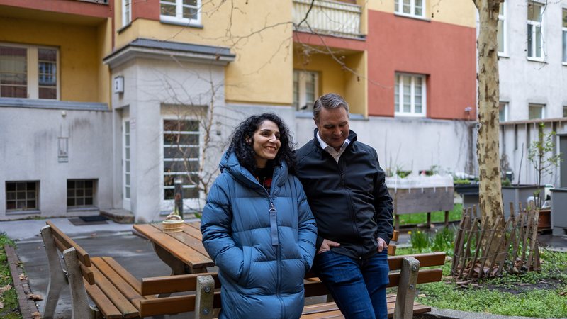 (c) Shejla Baltic; Bezirksvorsteherin Saya Ahmad, Vizekanzler & SPÖ Bundesparteivorsitzender Andreas Babler Auf dem Bild ist Bezirksvorsteherin Saya Ahmad gemeinsam mit dem Vizekanzler der Republik Österreich und Bundesparteivorsitzenden Andreas Babler zu sehen