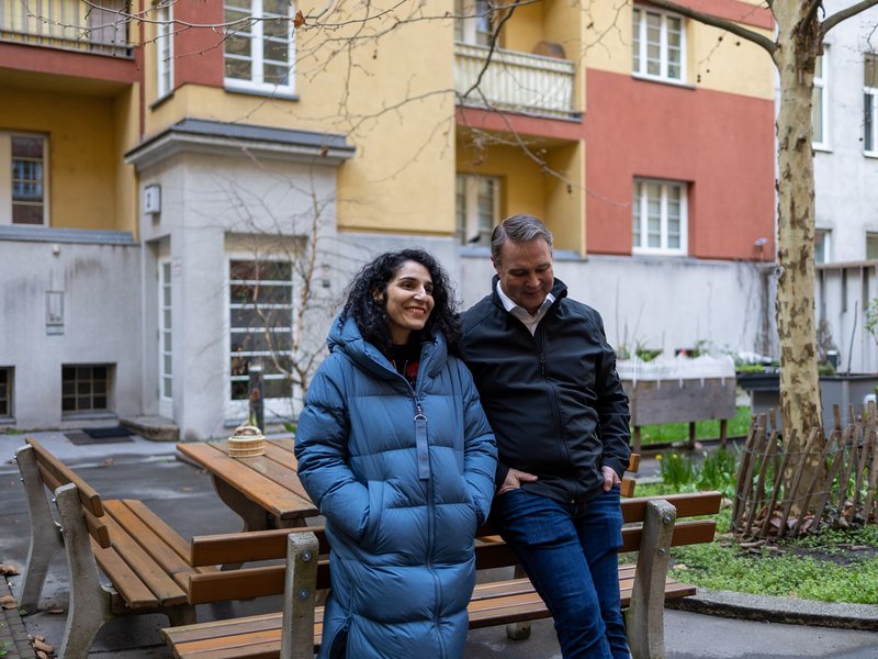 (c) Shejla Baltic; Bezirksvorsteherin Saya Ahmad, Vizekanzler & SPÖ Bundesparteivorsitzender Andreas Babler Auf dem Bild ist Bezirksvorsteherin Saya Ahmad gemeinsam mit dem Vizekanzler der Republik Österreich und Bundesparteivorsitzenden Andreas Babler zu sehen
